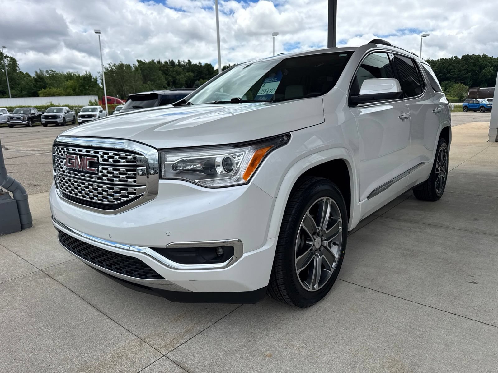 Used 2019 GMC Acadia Denali AWD/4WD image 3