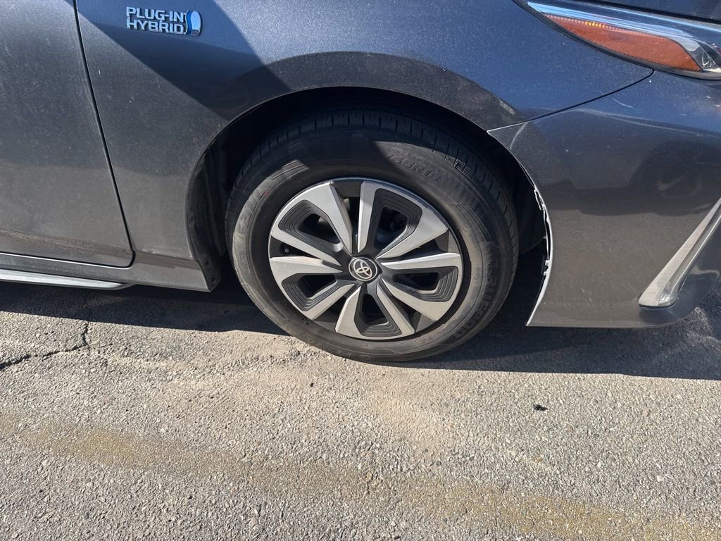 Used 2018 Toyota Prius Prime Plus image 3