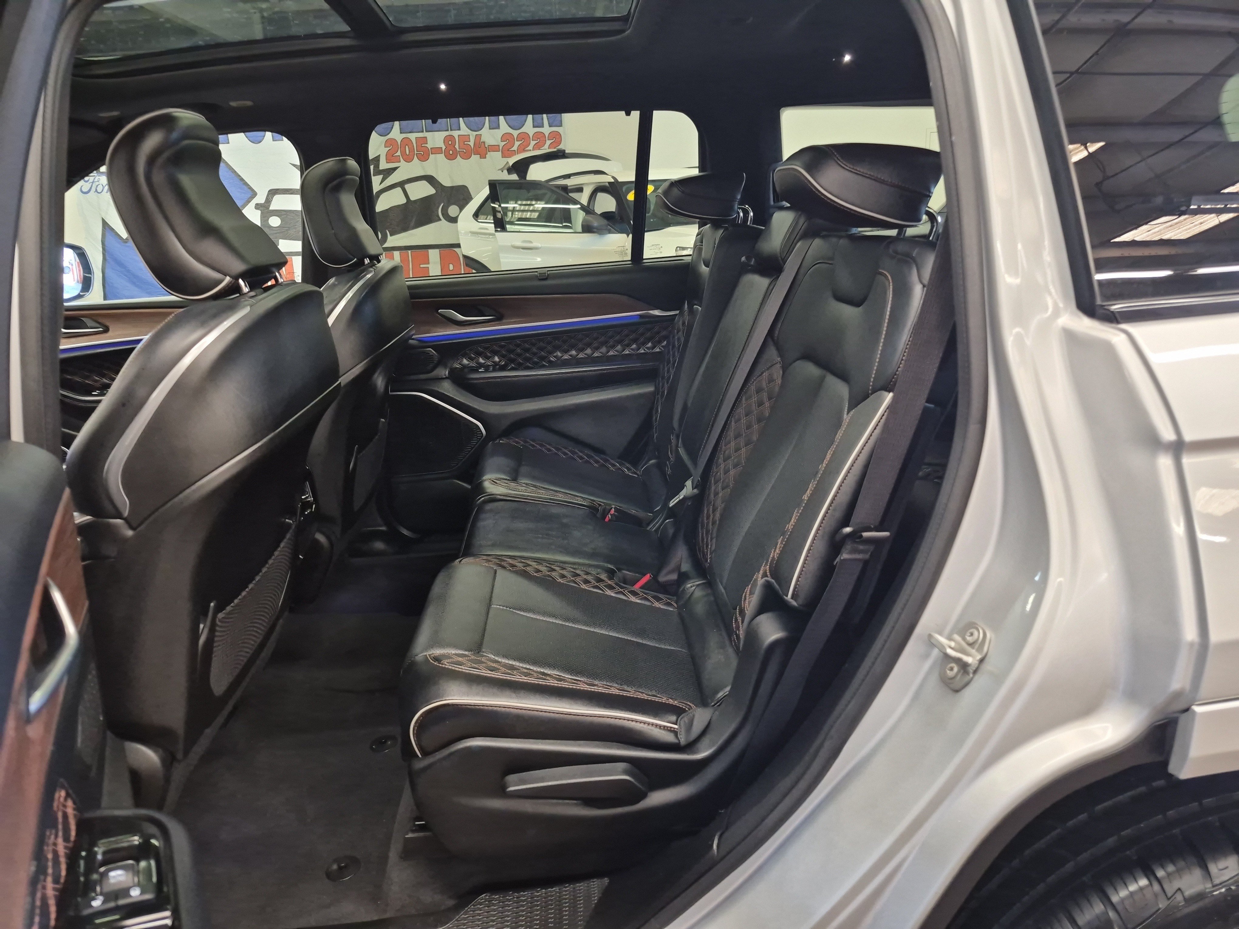Used 2021 Jeep Grand Cherokee L Summit w/ Luxury Tech Group V AWD/4WD image 17