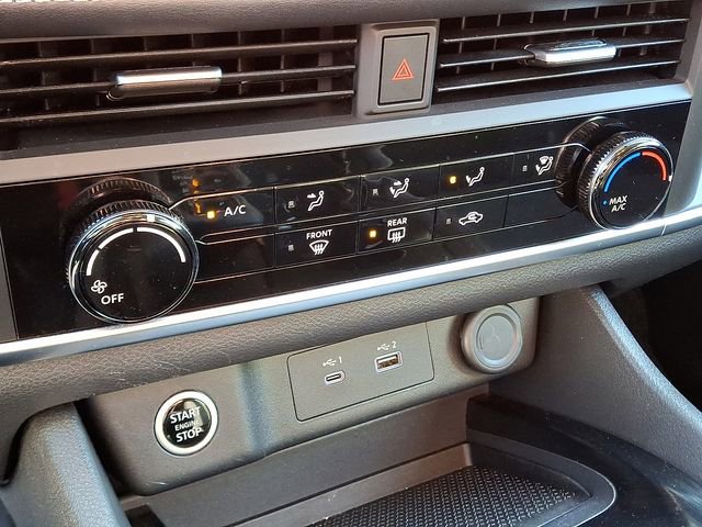 Used 2023 Nissan Rogue S image 17