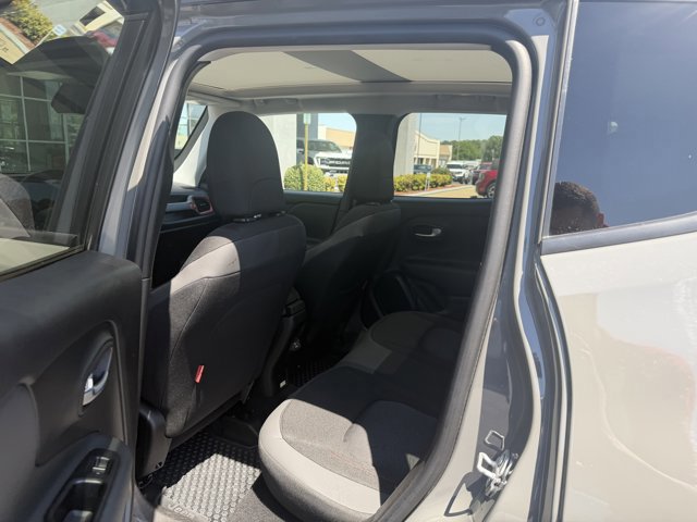 Used 2020 Jeep Renegade Trailhawk w/ Cold Weather Group AWD/4WD image 15