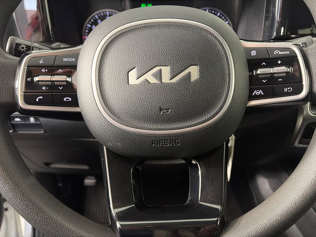 Used 2022 Kia Sorento LX AWD/4WD image 16