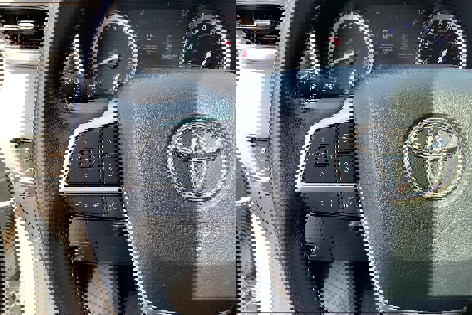 Used 2022 Toyota Highlander XLE image 24