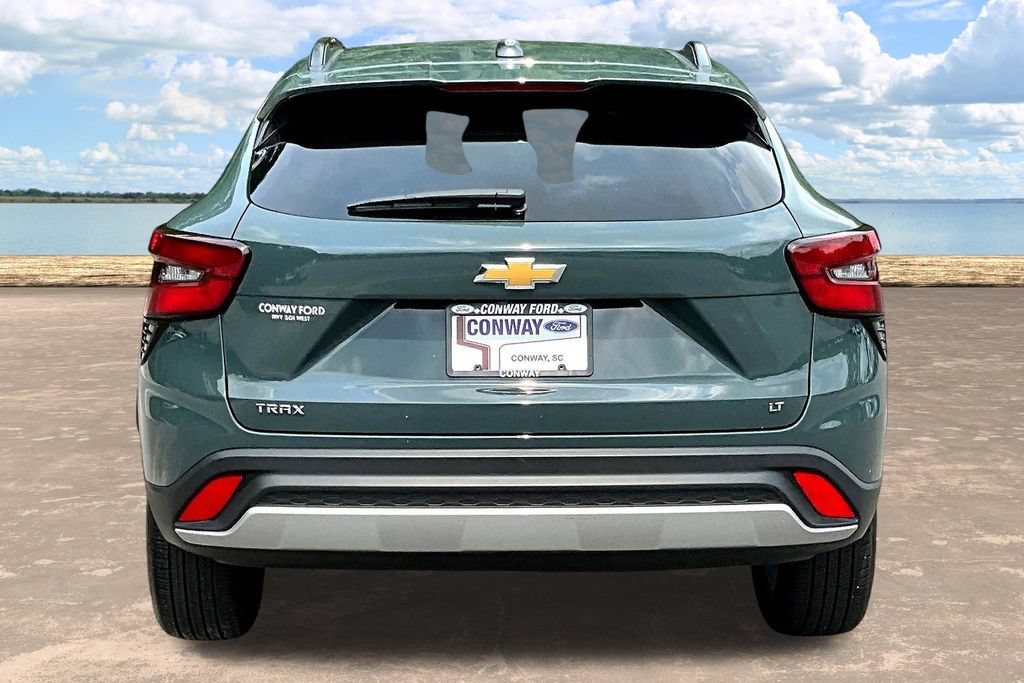 Used 2025 Chevrolet Trax LT FWD image 7