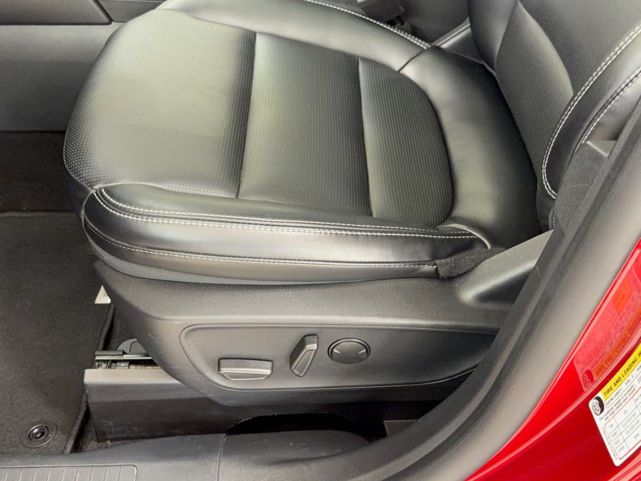 Certified 2025 Ford Escape Platinum AWD/4WD image 16