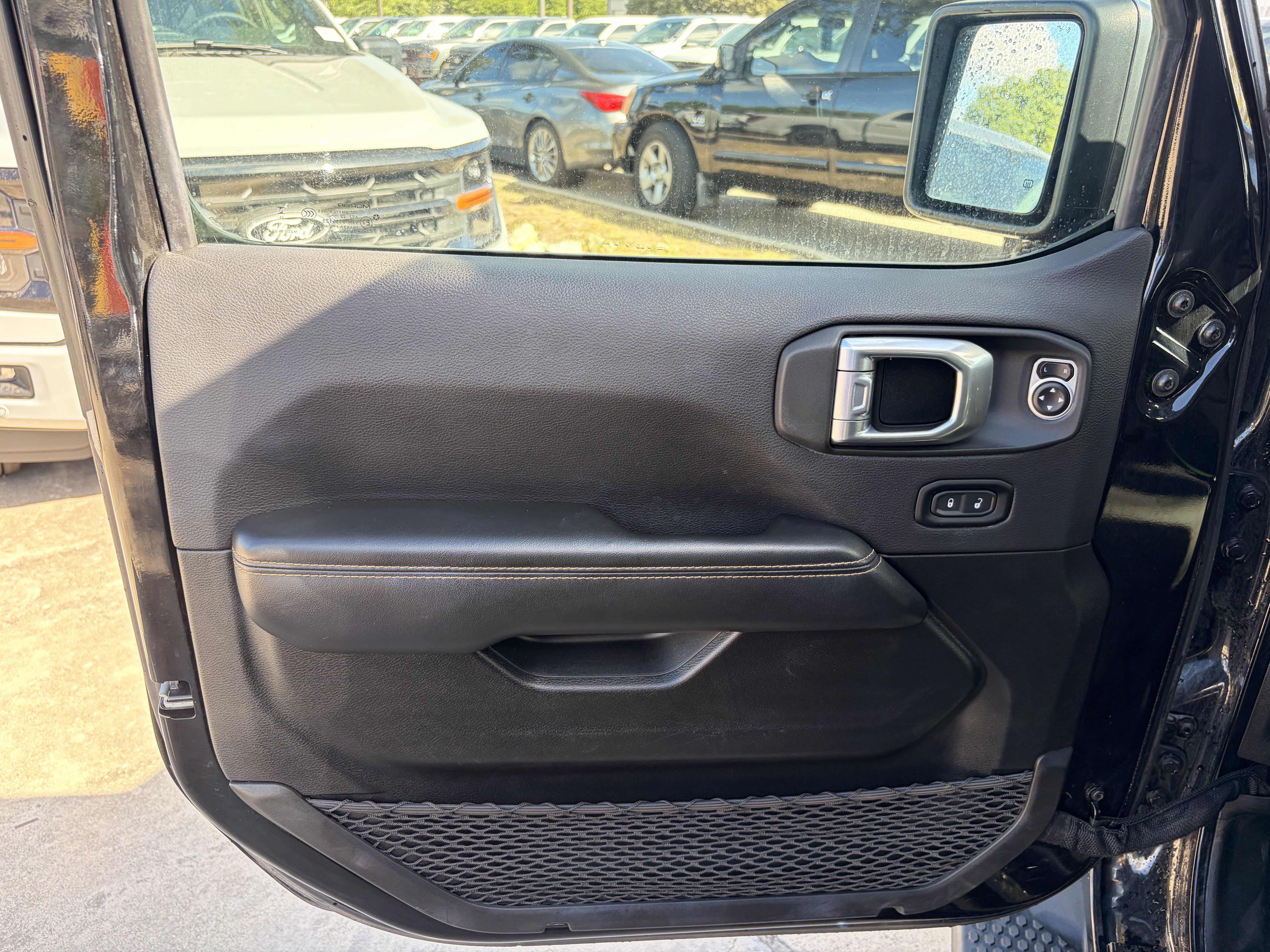 Used 2024 Jeep Wrangler Unlimited Sahara AWD/4WD image 14