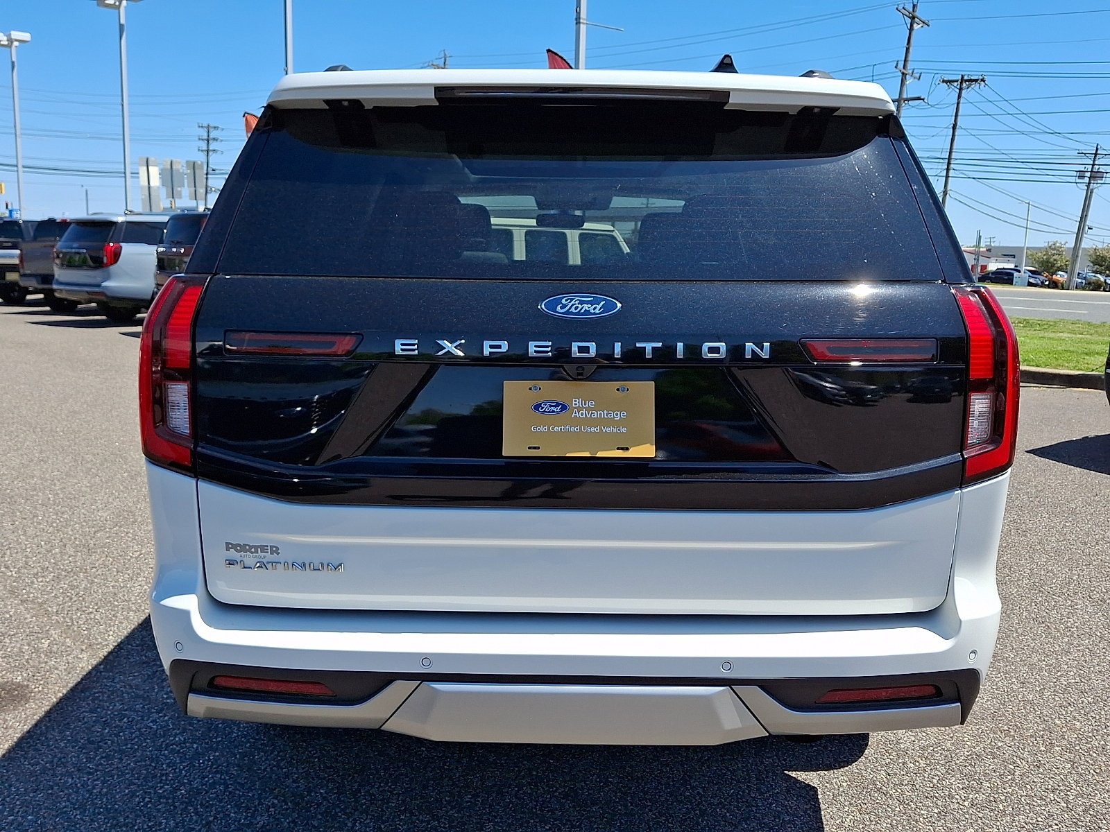 Certified 2025 Ford Expedition Platinum w/ Platinum Ultimate Package AWD/4WD image 9