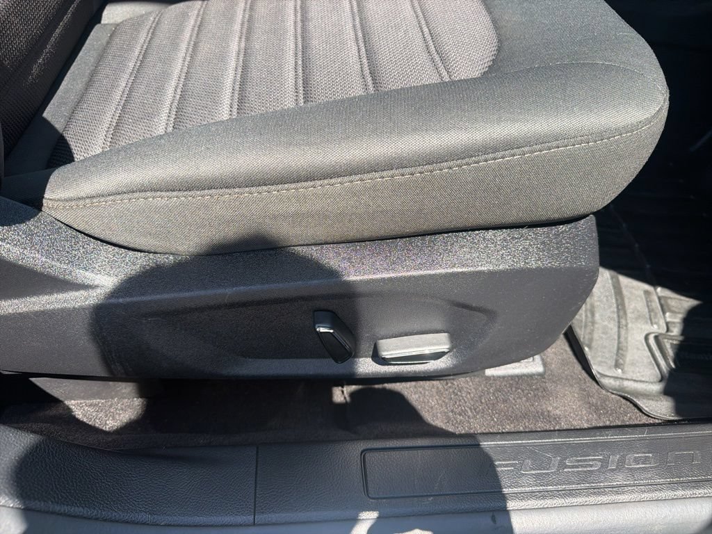Certified 2019 Ford Fusion SE FWD image 39