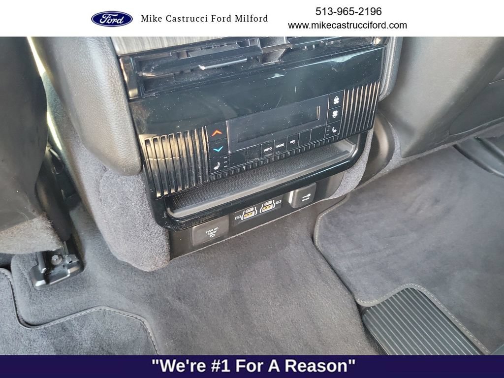 Used 2024 Jeep Wagoneer L Series III w/ Flexible Seating Group AWD/4WD image 12