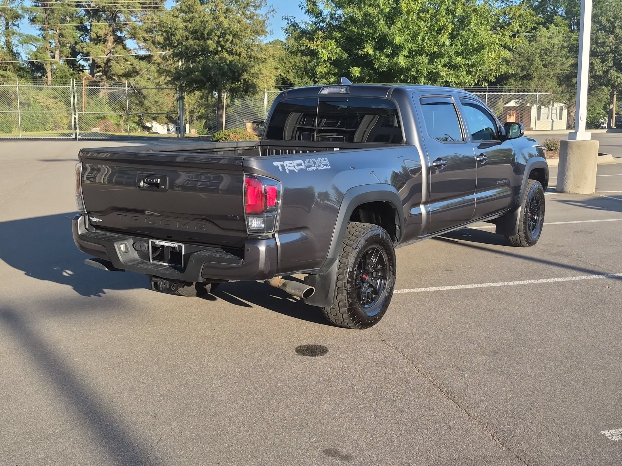 Used 2020 Toyota Tacoma TRD Off-Road w/ TRD Premium Off Road Package AWD/4WD image 4
