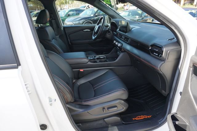 Used 2025 Honda Pilot TrailSport image 8