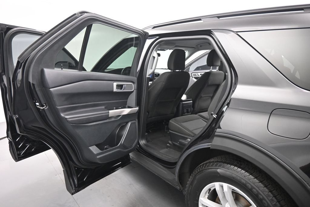 Certified 2024 Ford Explorer XLT RWD image 15