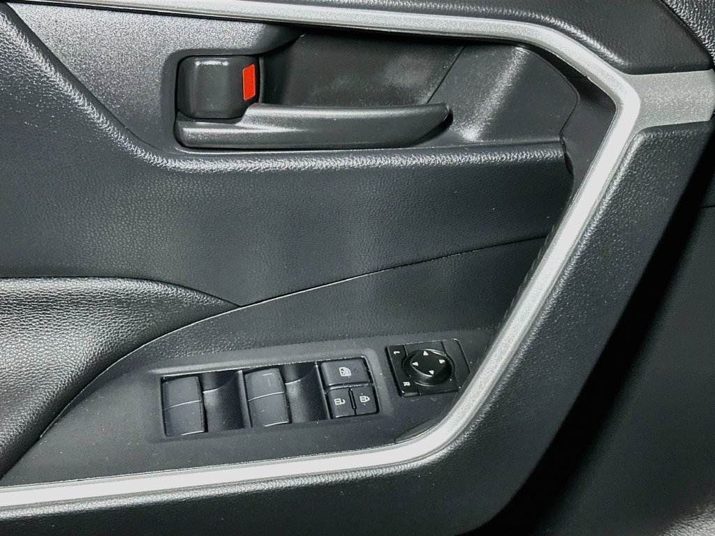 Used 2019 Toyota RAV4 LE w/ All Weather Liner Package AWD/4WD image 18
