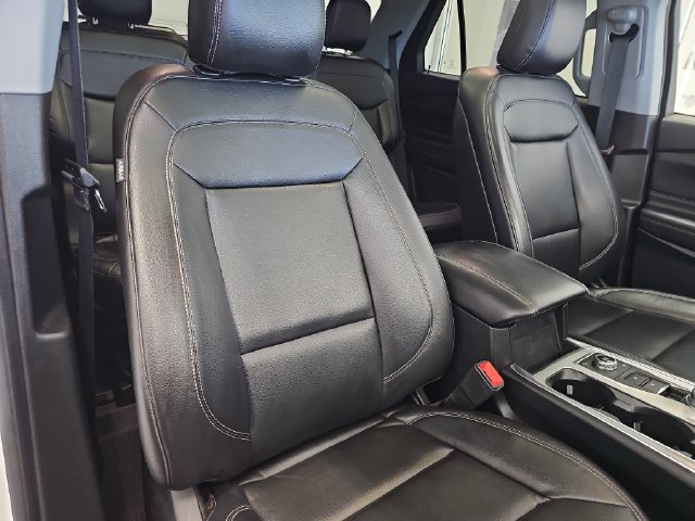 Certified 2020 Ford Explorer XLT w/ Equipment Group 202A AWD/4WD image 31