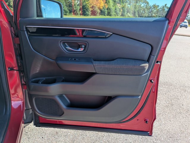 Used 2025 Honda Pilot Sport image 32