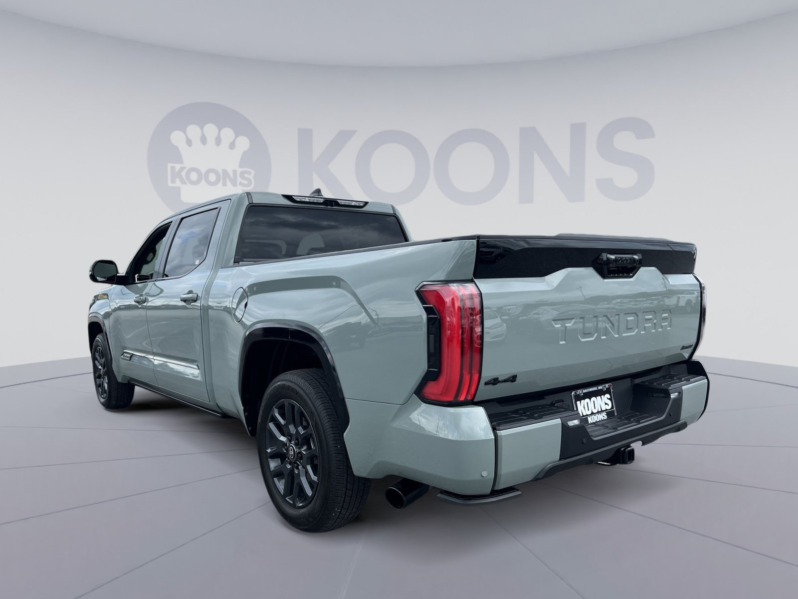 Used 2025 Toyota Tundra Platinum AWD/4WD image 4