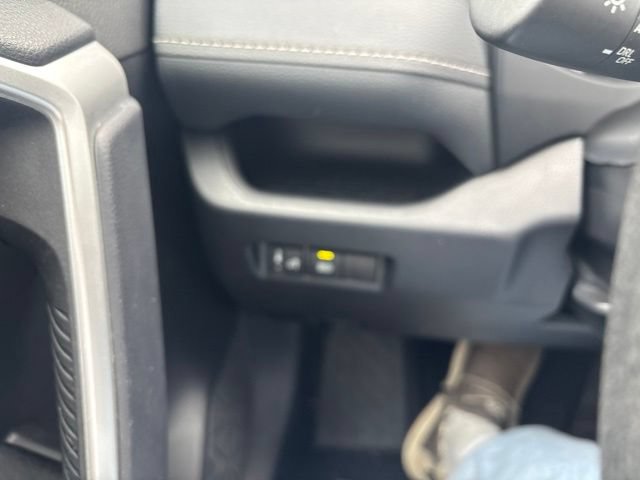 Used 2025 Toyota RAV4 XLE FWD image 24