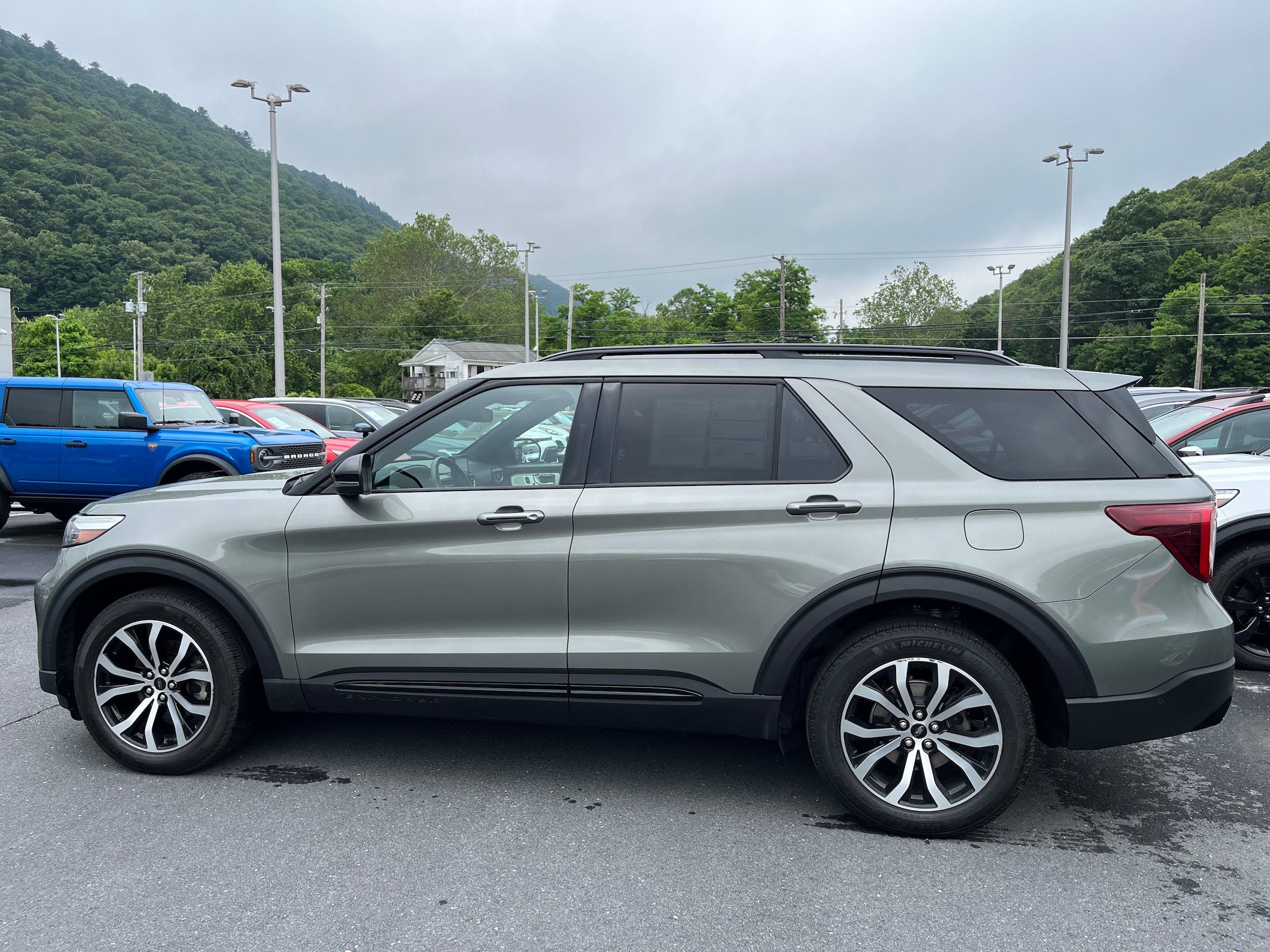 Certified 2020 Ford Explorer ST w/ Premium Technology Package AWD/4WD image 7