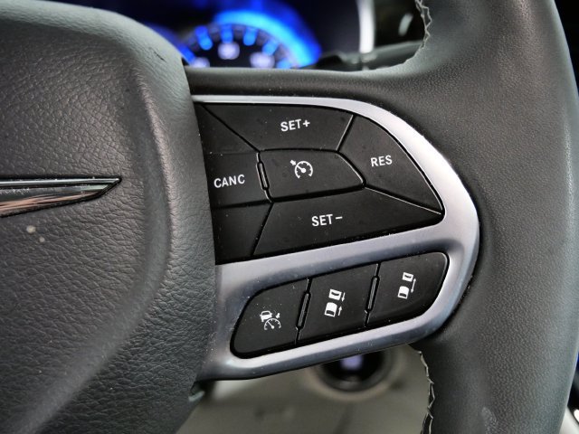 Used 2023 Chrysler Pacifica Limited FWD image 26