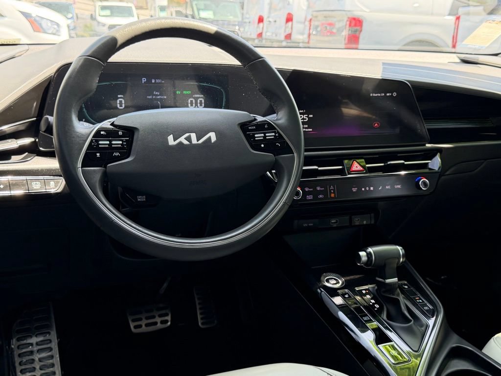 Used 2023 Kia Niro EX Touring FWD image 33
