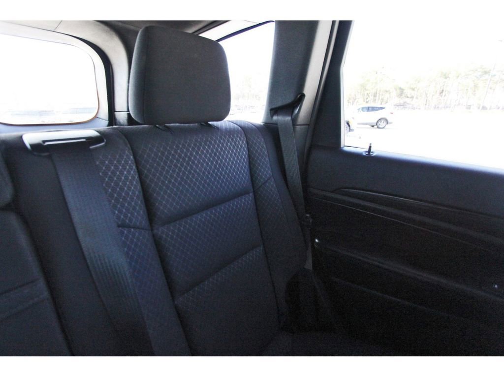 Used 2020 Jeep Grand Cherokee Laredo w/ 18" Wheel & 8.4" Radio Group image 13