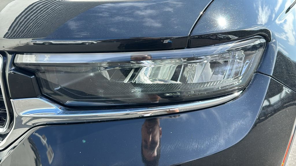 Used 2023 Jeep Grand Cherokee Limited image 7