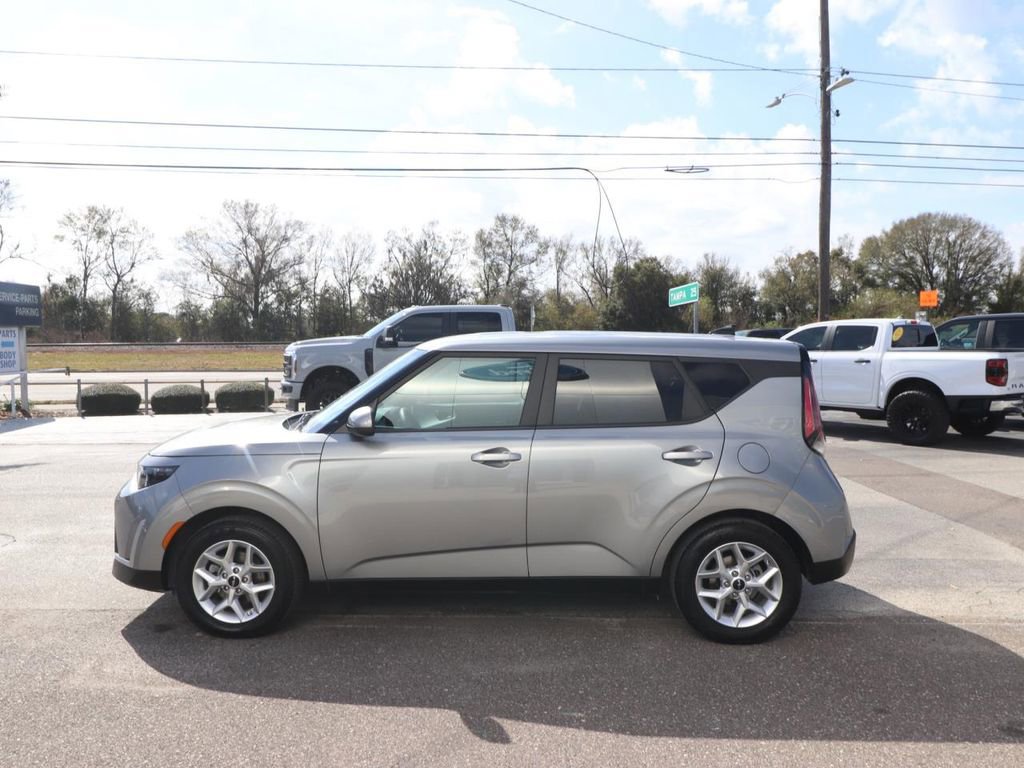 Used 2025 Kia Soul LX w/ LX Technology Package image 2