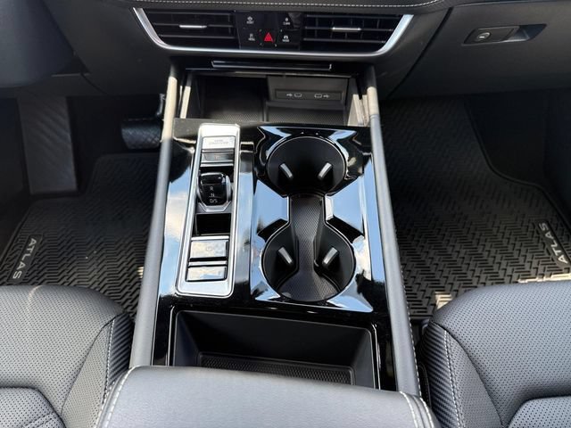 Used 2024 Volkswagen Atlas Cross Sport SE AWD/4WD image 16