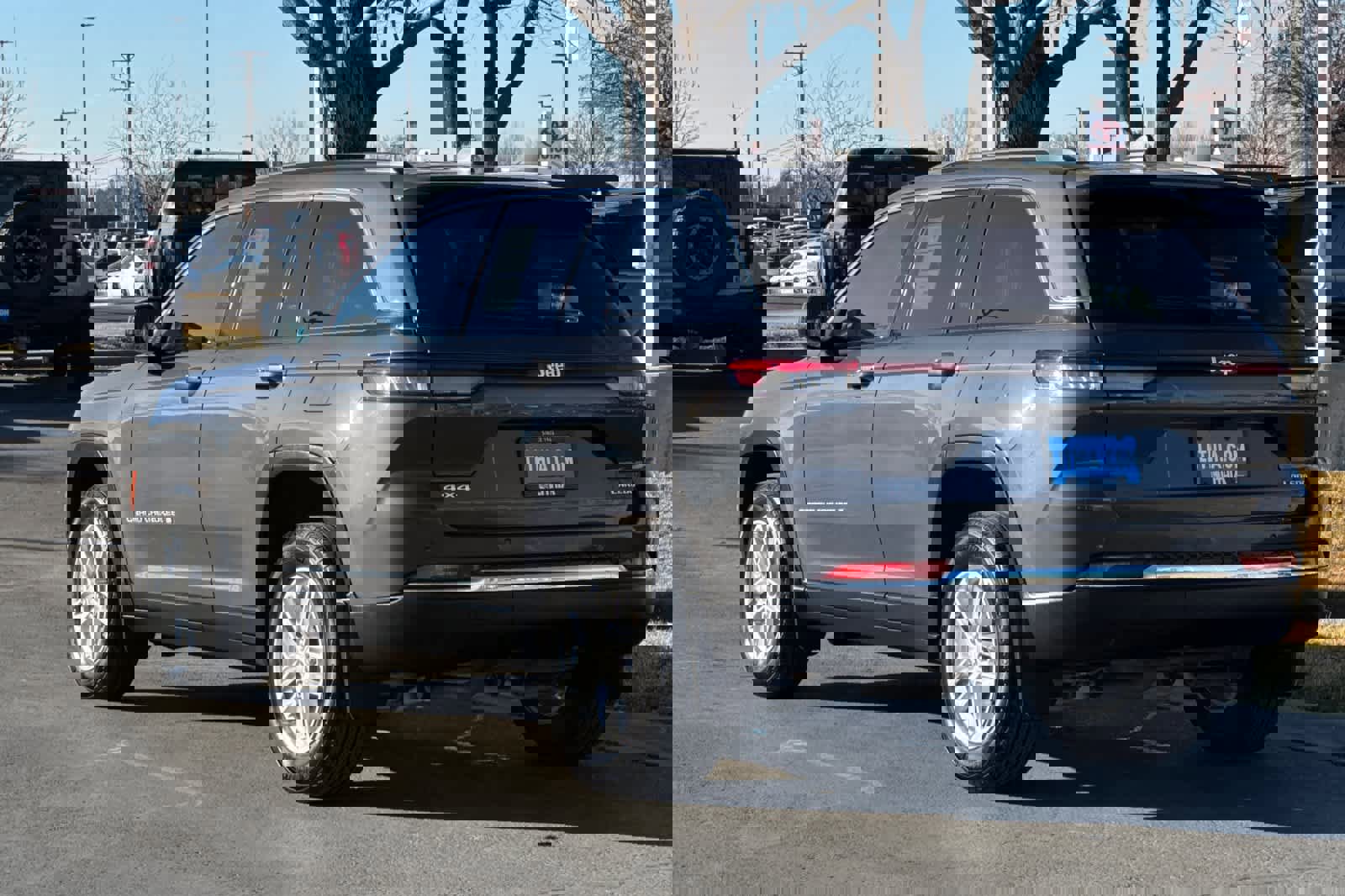 Used 2025 Jeep Grand Cherokee Laredo X w/ Luxury Tech Group I video 3