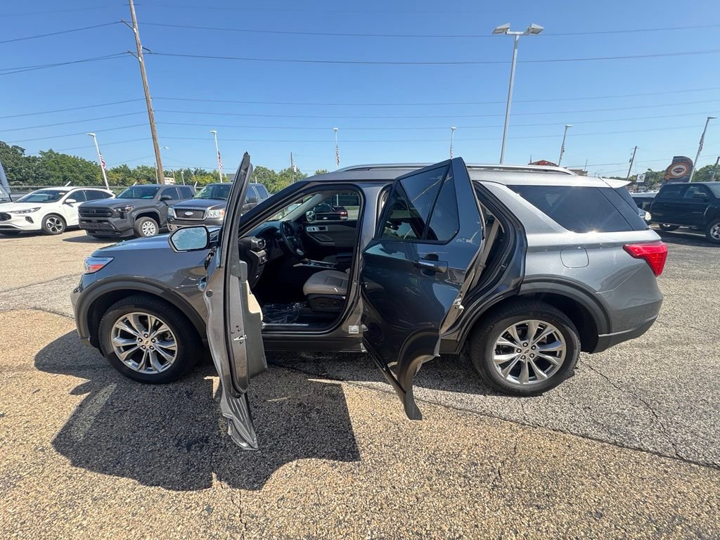 Certified 2023 Ford Explorer Limited w/ Limited Technology Package AWD/4WD image 4