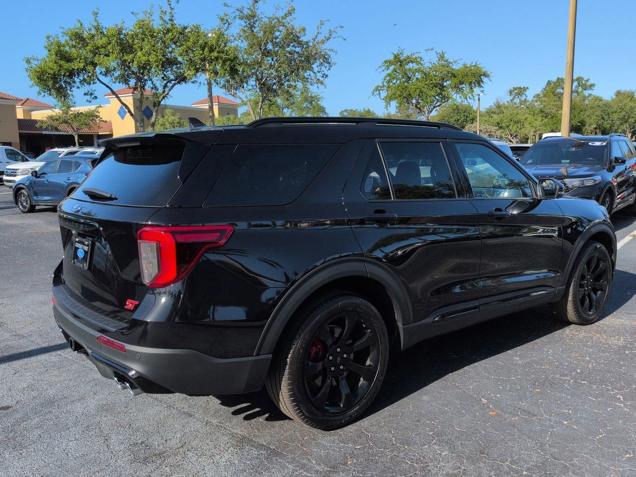 Certified 2023 Ford Explorer ST w/ Equipment Group 401A AWD/4WD image 5