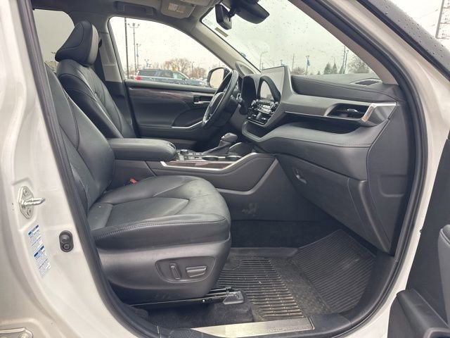 Used 2022 Toyota Highlander Platinum image 12