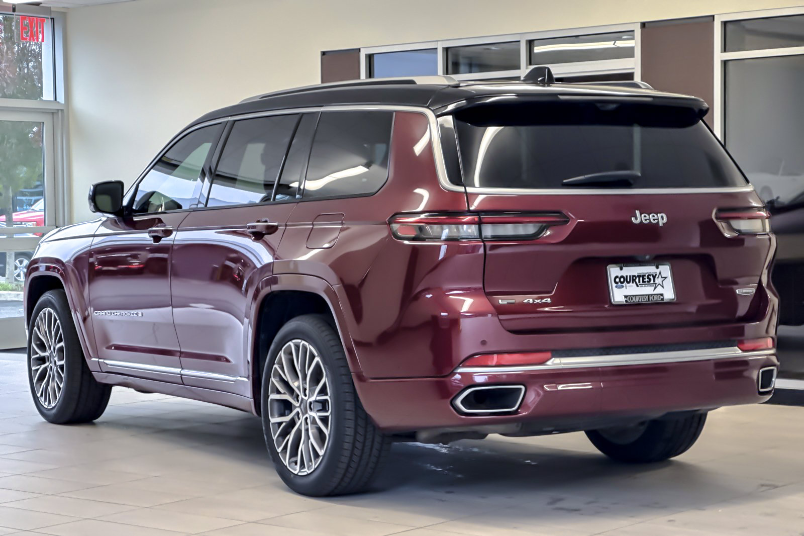 Used 2021 Jeep Grand Cherokee L Summit AWD/4WD image 6