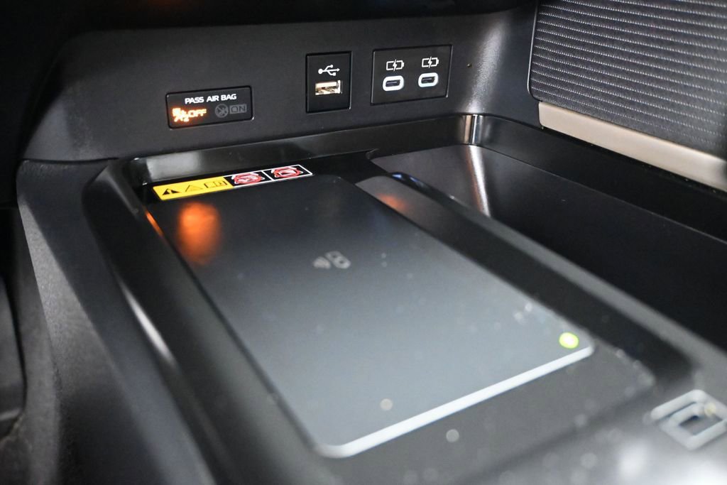 Used 2025 Toyota Camry SE w/ Convenience Package FWD image 18