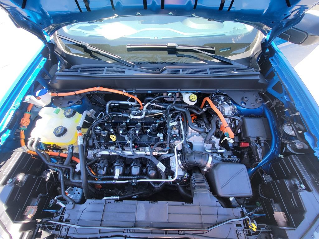 Certified 2025 Ford Maverick XLT w/ Equipment Group 301A AWD/4WD image 11