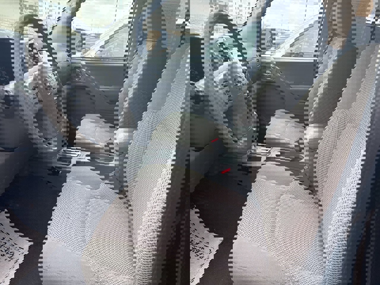 Used 2019 Nissan Frontier SV image 8