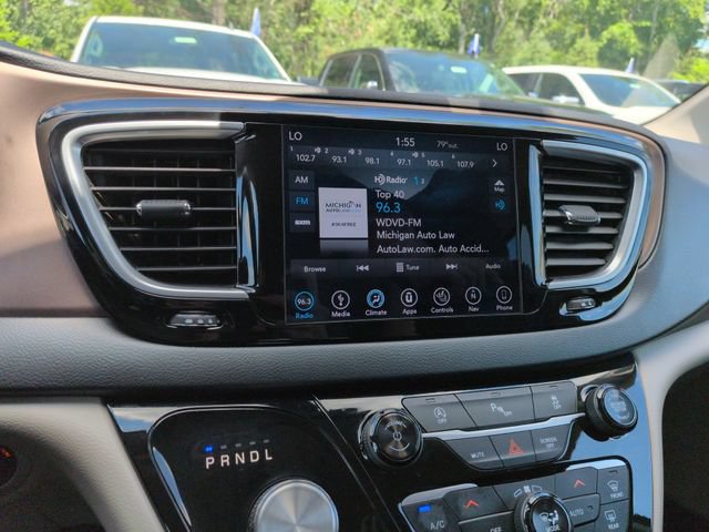 Used 2018 Chrysler Pacifica Touring-L Plus w/ Tire & Wheel Group FWD image 42