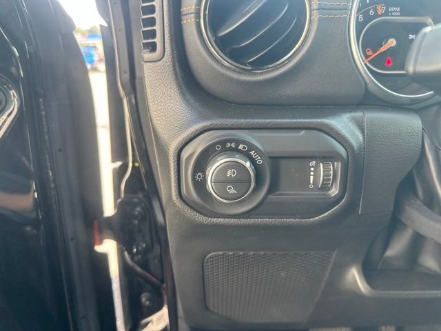 Used 2023 Jeep Gladiator Overland AWD/4WD image 16