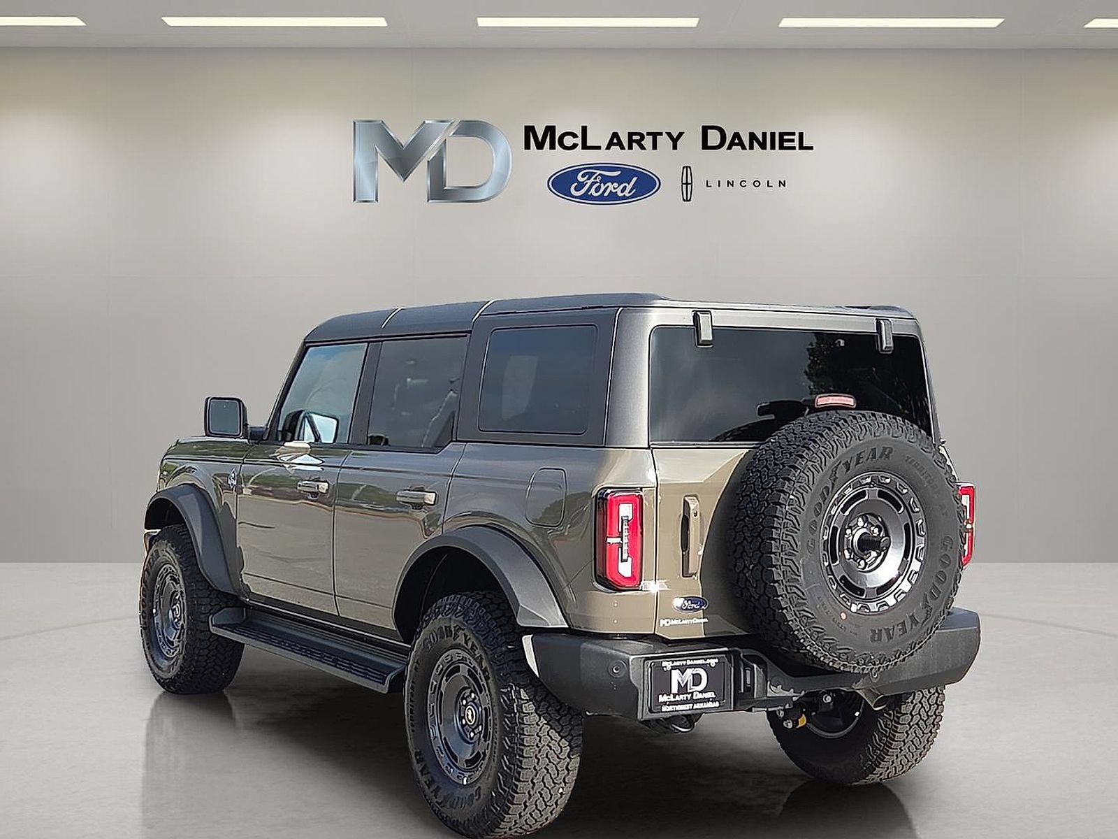 Certified 2025 Ford Bronco Outer Banks w/ Sasquatch Package AWD/4WD image 4