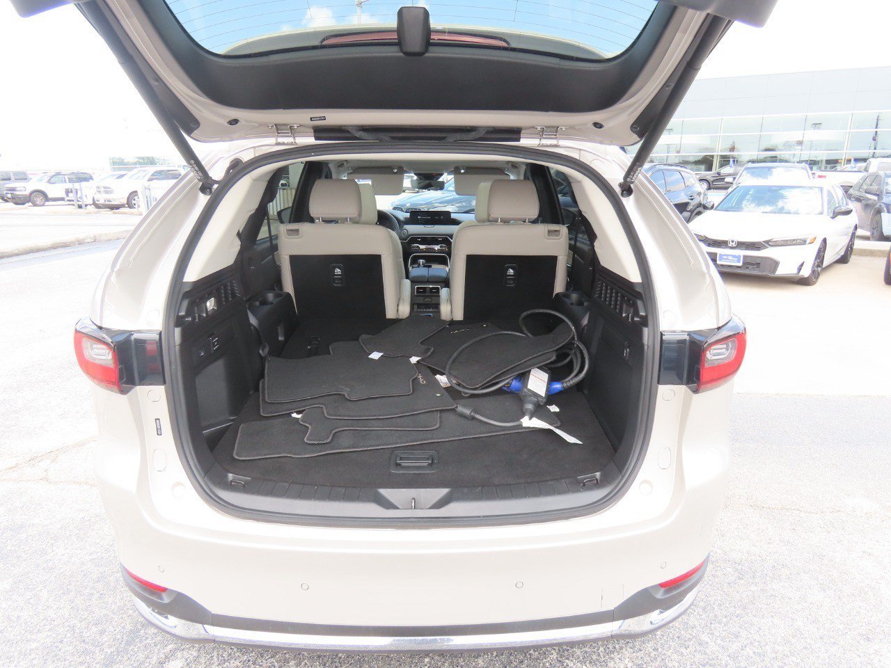 Used 2024 MAZDA CX-90 Plug-In Hybrid w/ Premium Pkg AWD/4WD image 14