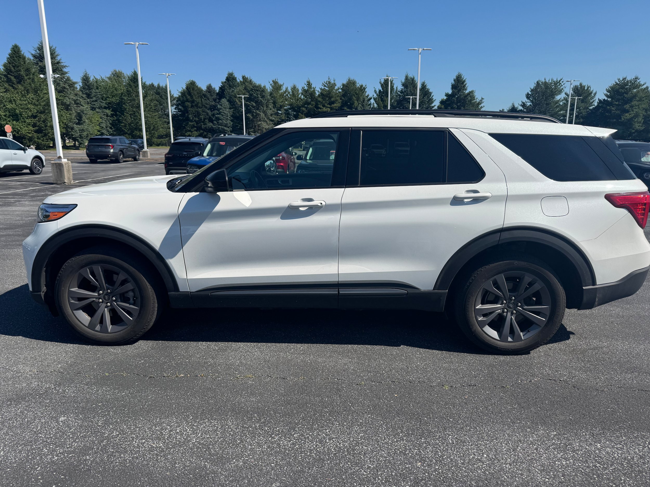 Certified 2023 Ford Explorer XLT w/ Equipment Group 202A AWD/4WD image 2