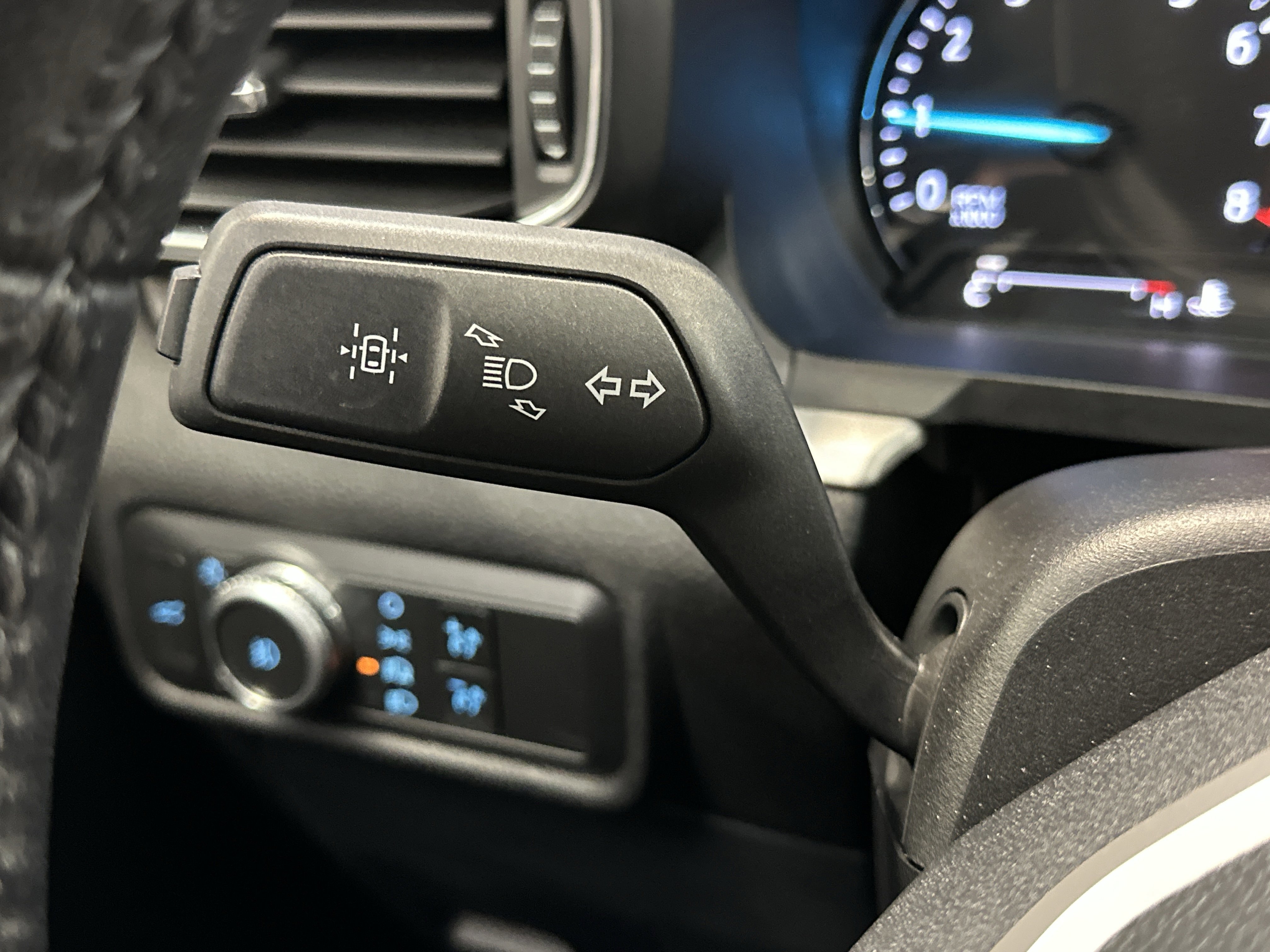 Certified 2022 Ford Explorer XLT w/ Equipment Group 202A image 37