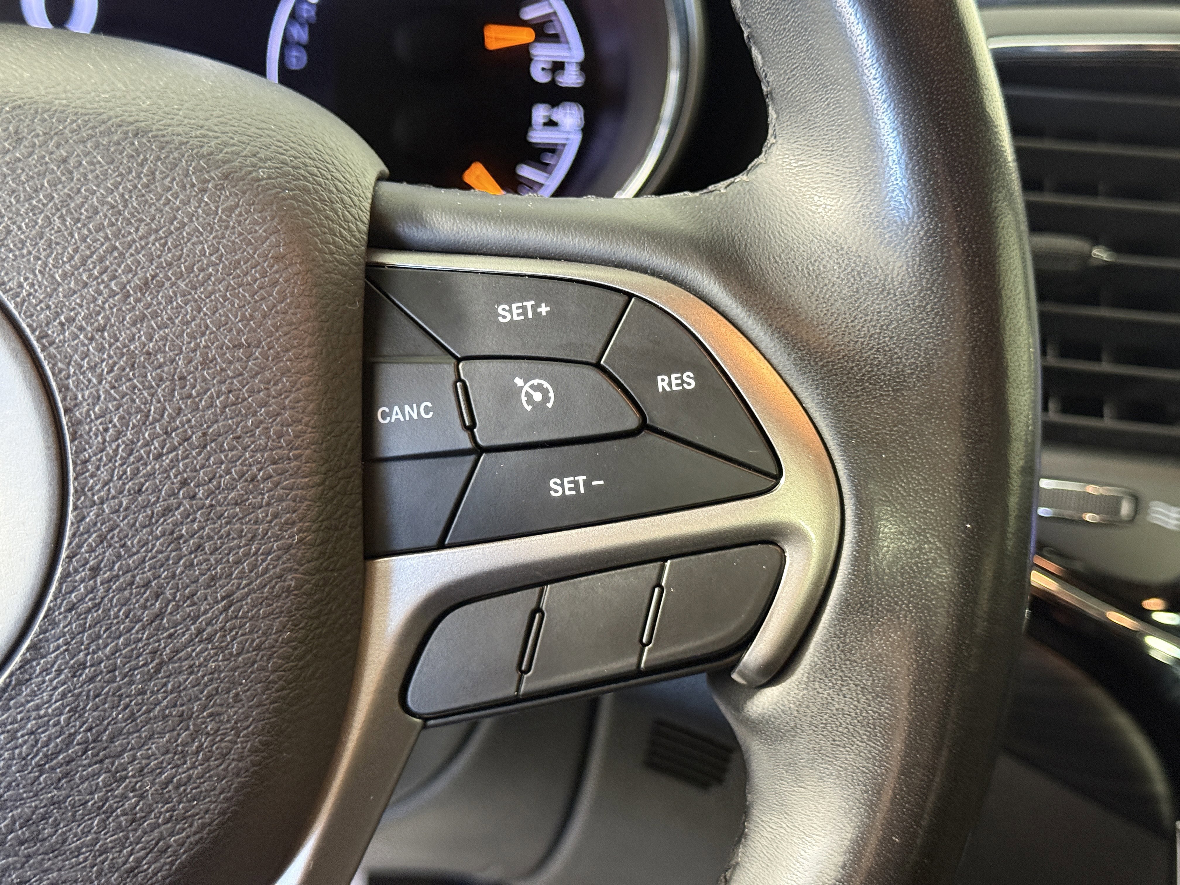 Used 2020 Jeep Grand Cherokee Altitude image 25