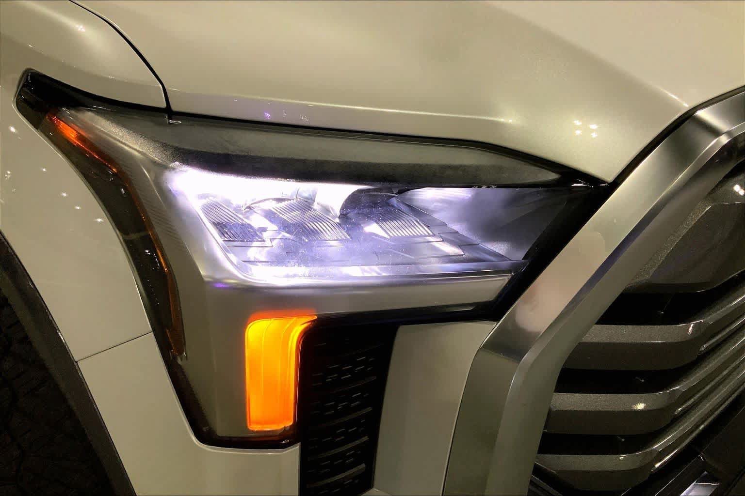 Used 2025 Toyota Tundra Limited AWD/4WD image 25