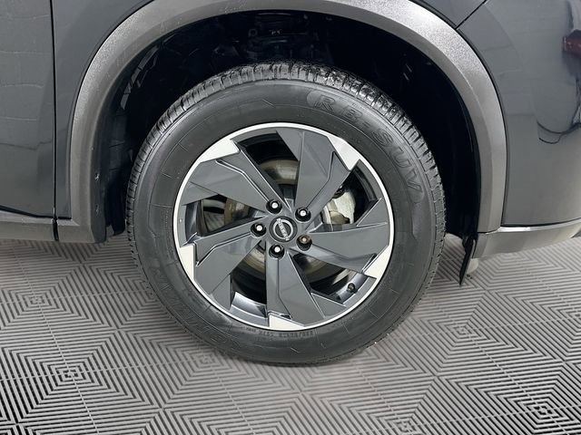 Used 2024 Nissan Rogue SV image 34