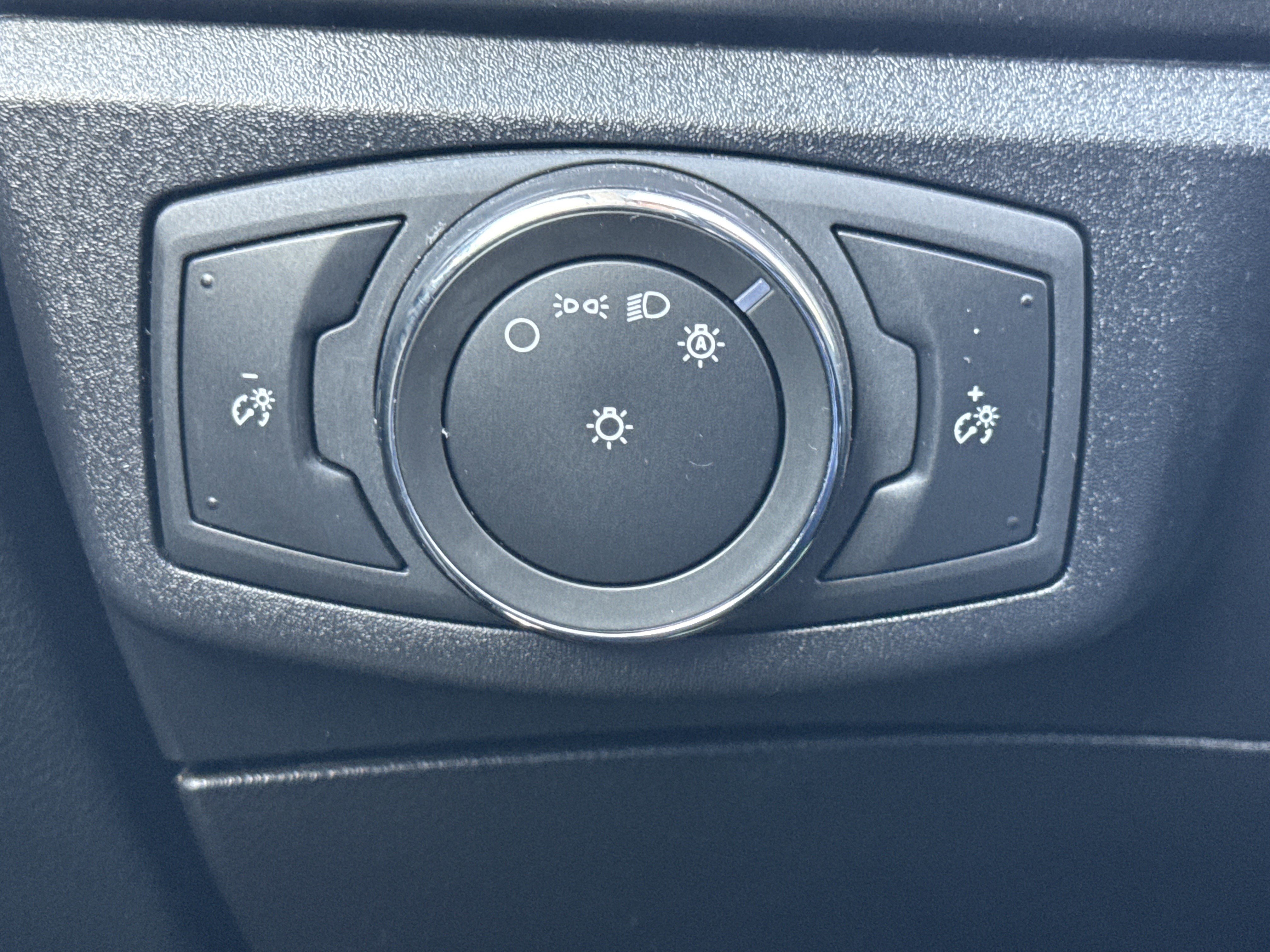 Certified 2017 Ford Fusion SE w/ Fusion SE Technology Package FWD image 22
