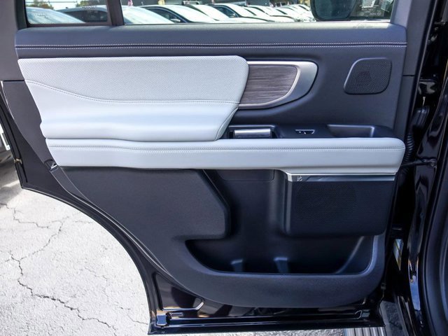 Certified 2025 Ford Expedition Platinum w/ Platinum Ultimate Package image 30