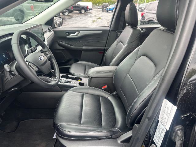 Certified 2024 Ford Escape Platinum w/ Class II Trailer Tow Package AWD/4WD image 27