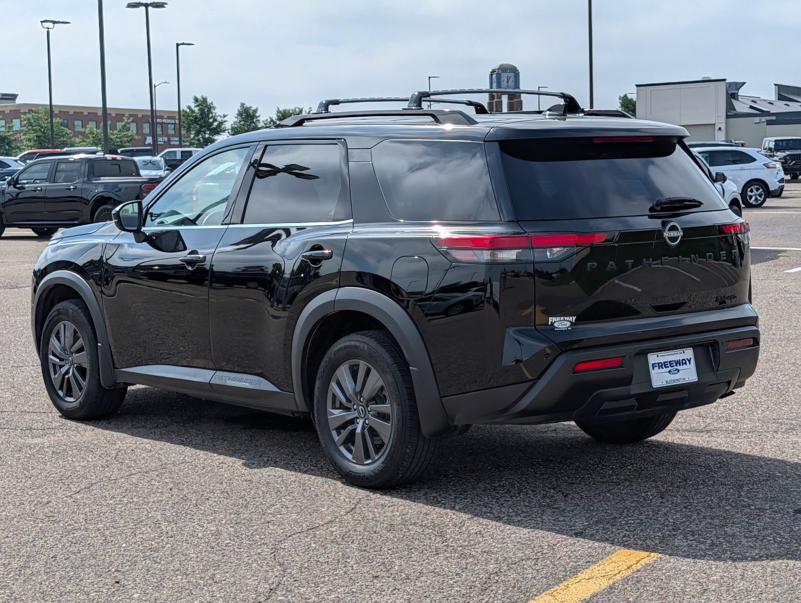 Used 2023 Nissan Pathfinder SV w/ Black Appearance Package AWD/4WD image 3