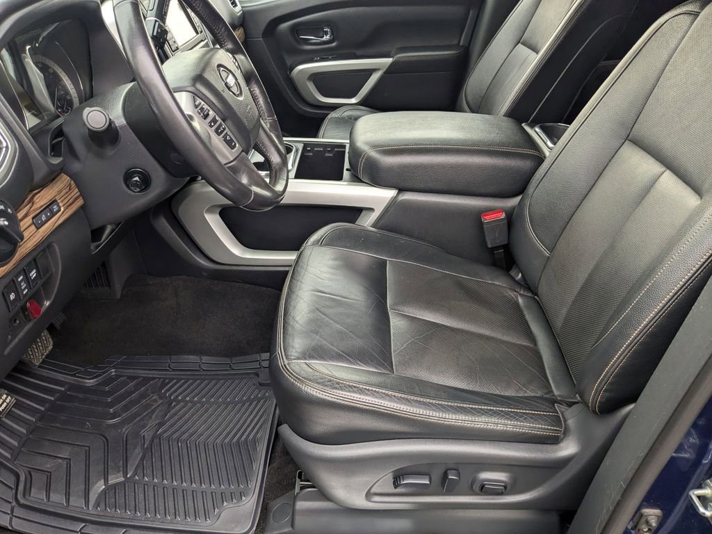 Used 2018 Nissan Titan SL w/ Chrome Package image 16